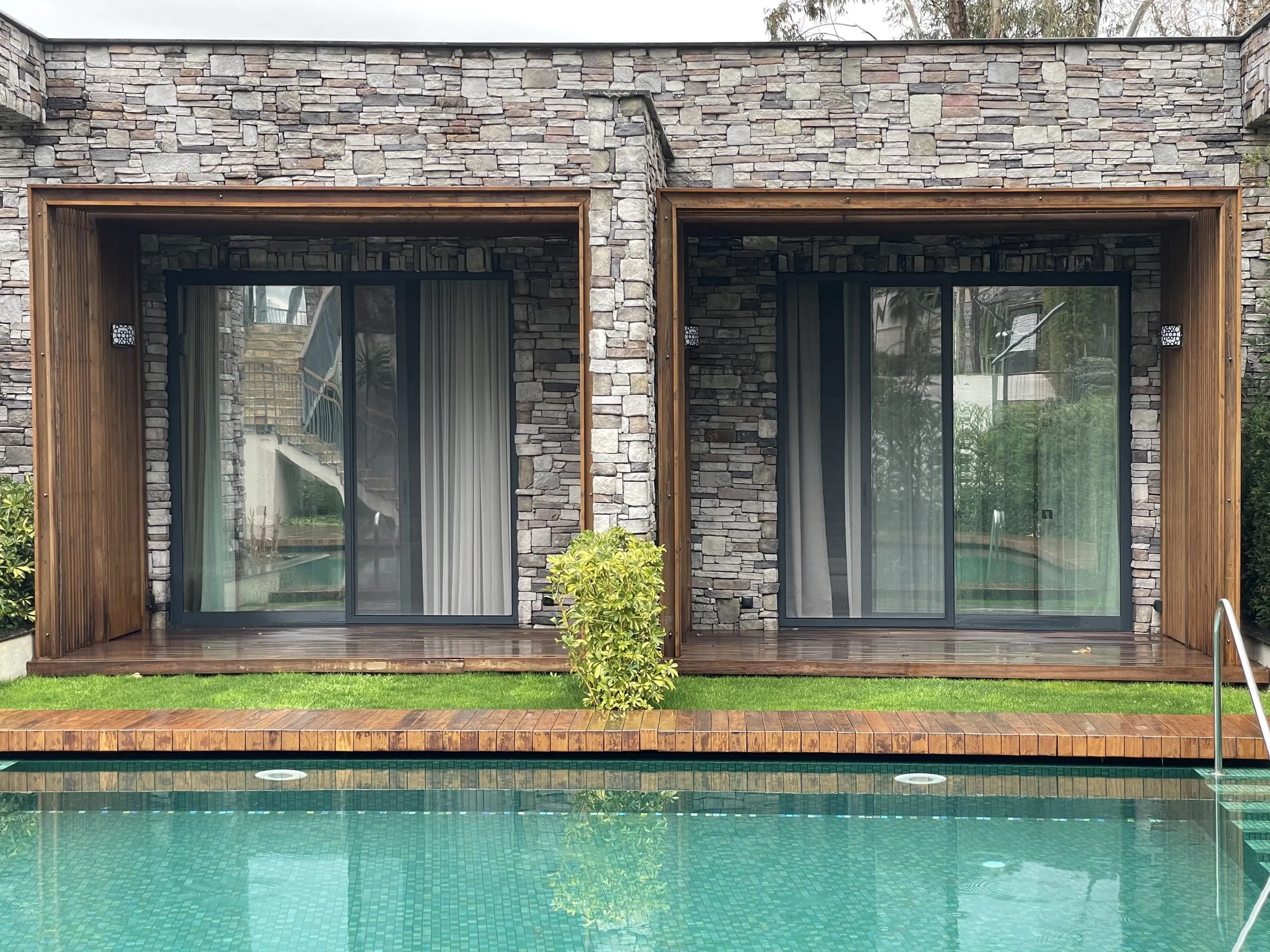 Lagoon Suites